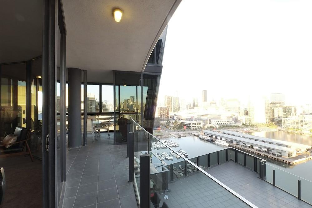 Acd Apartments Мелбърн Екстериор снимка