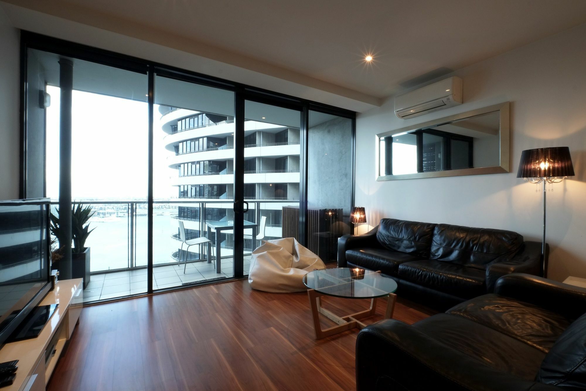 Acd Apartments Мелбърн Екстериор снимка